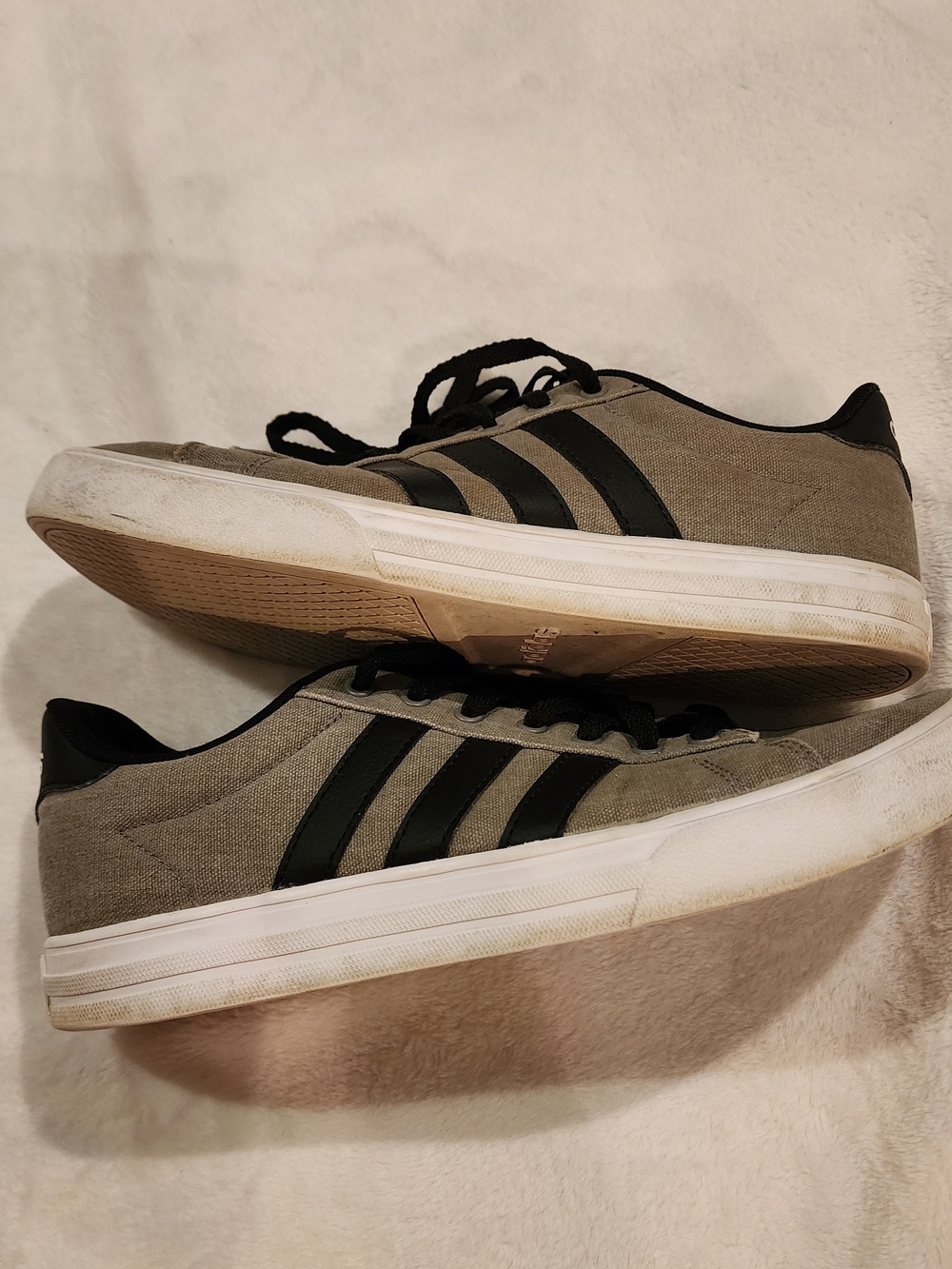 Adidas Men's Casual Canvas Sneakers in Olive Gray - Picture 7 of 11